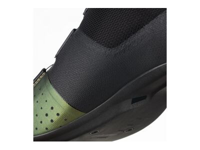 Fizik R4 Tempo Overcurve Wide Iridescent Green/Black click to zoom image