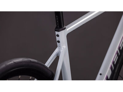 Cube Bikes ATTAIN RACE click to zoom image