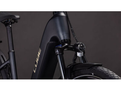 Cube Bikes Touring Hybrid One 600 click to zoom image